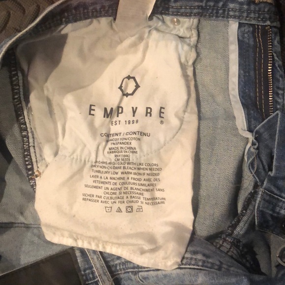 Empyre 36 - Picture 2 of 3